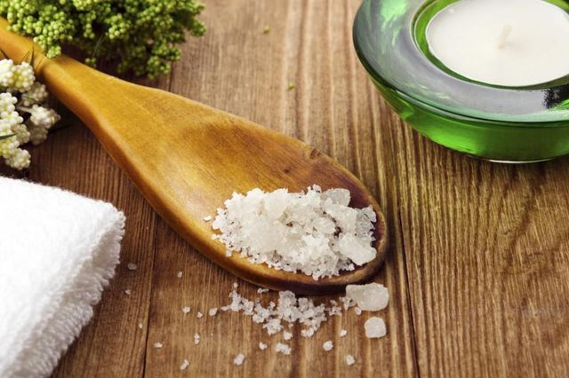 7.Make an epsom salt cleansing solution